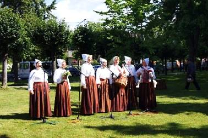 Dagdys nūvoda folklorys kūpu uzvadums “Kod saimineicys gostus gaida”. 2015.goda 24. juļs