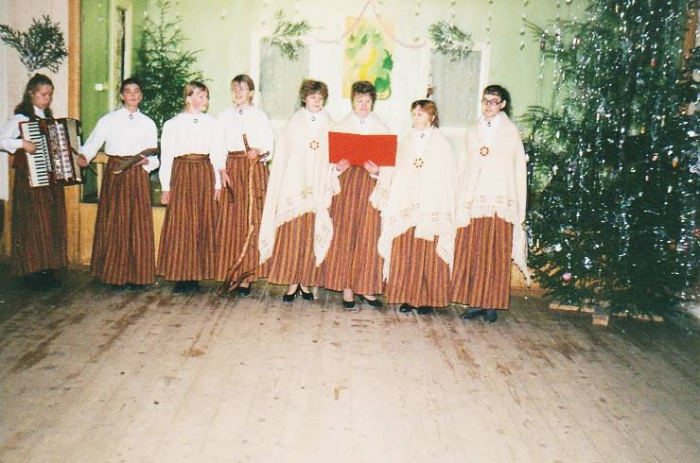 Zīmyssvātku pasuocīnī Astašovā.1999. gods