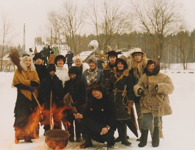 Kruoslovys rajona folklorys kūpu Meteņa dīnys sabraukumā Izvoltā. 2003. goda 1. marts