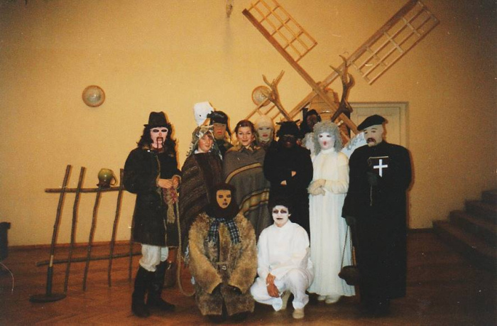 V Storptautyskajā masku tradiceju festivalā Daugovpilī. 2004. goda 21.,22. februars