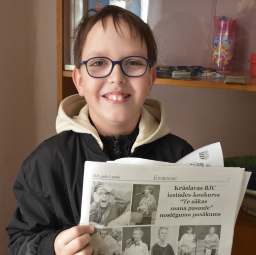 Ivars Seņkovs ar savu foto laikrakstā