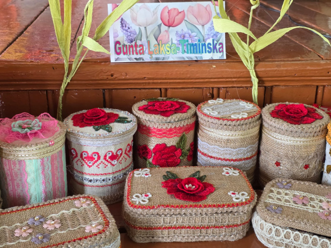 Guntas Ļaksas Timinskas kārbiņas