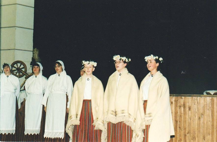 Folklorys kūpu skatē “Pretī Balticai - 2003” Dagdys Tautys nomā 2002. goda 16. novembris