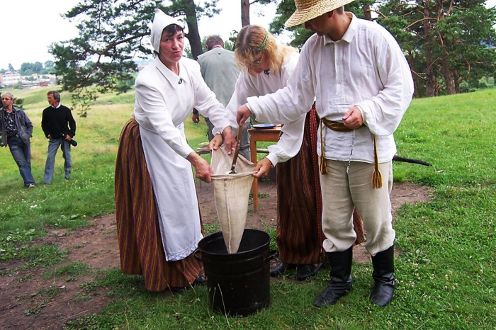 Vakariešona Prīžu kolnā Dagdys piļsātys svātku laikā. 2007.goda 27.juļs