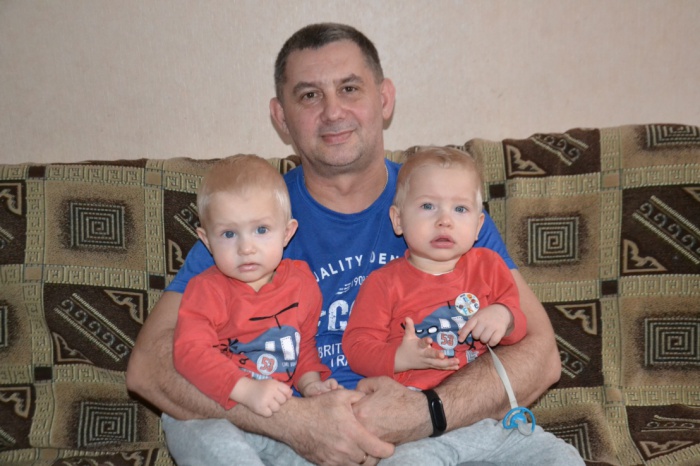 Mihails Tumaševičs ar jaunākajiem bērniem