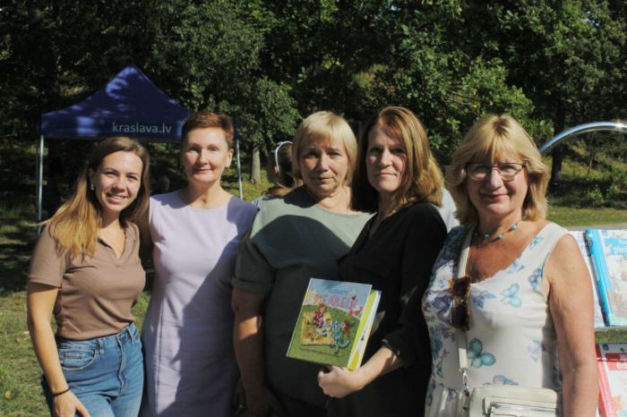 6.	Elizabete ar Kruoslovys nūvoda bibliotekys darbineicom