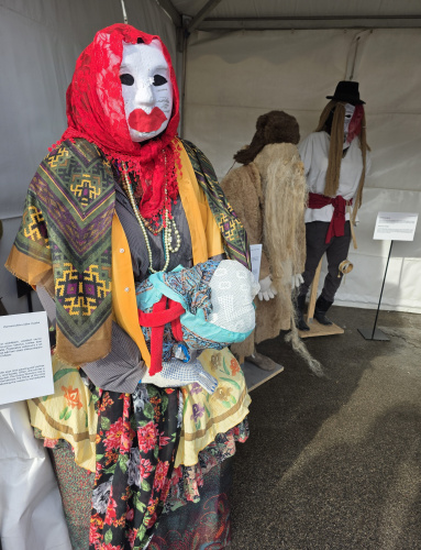 Meteņu tradicionālo masku izstādē
